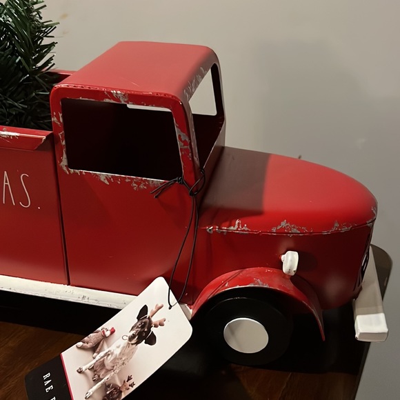 Rae Dunn Tin MERRY CHRISTMAS truck - Picture 5 of 7